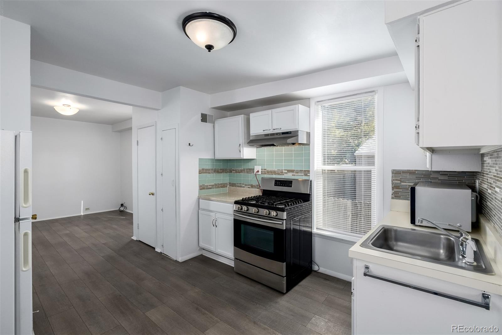 172 W Maple Avenue