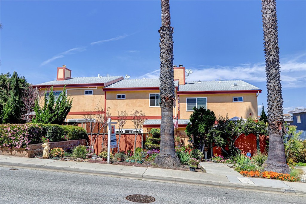 1915 Mathews Avenue 4