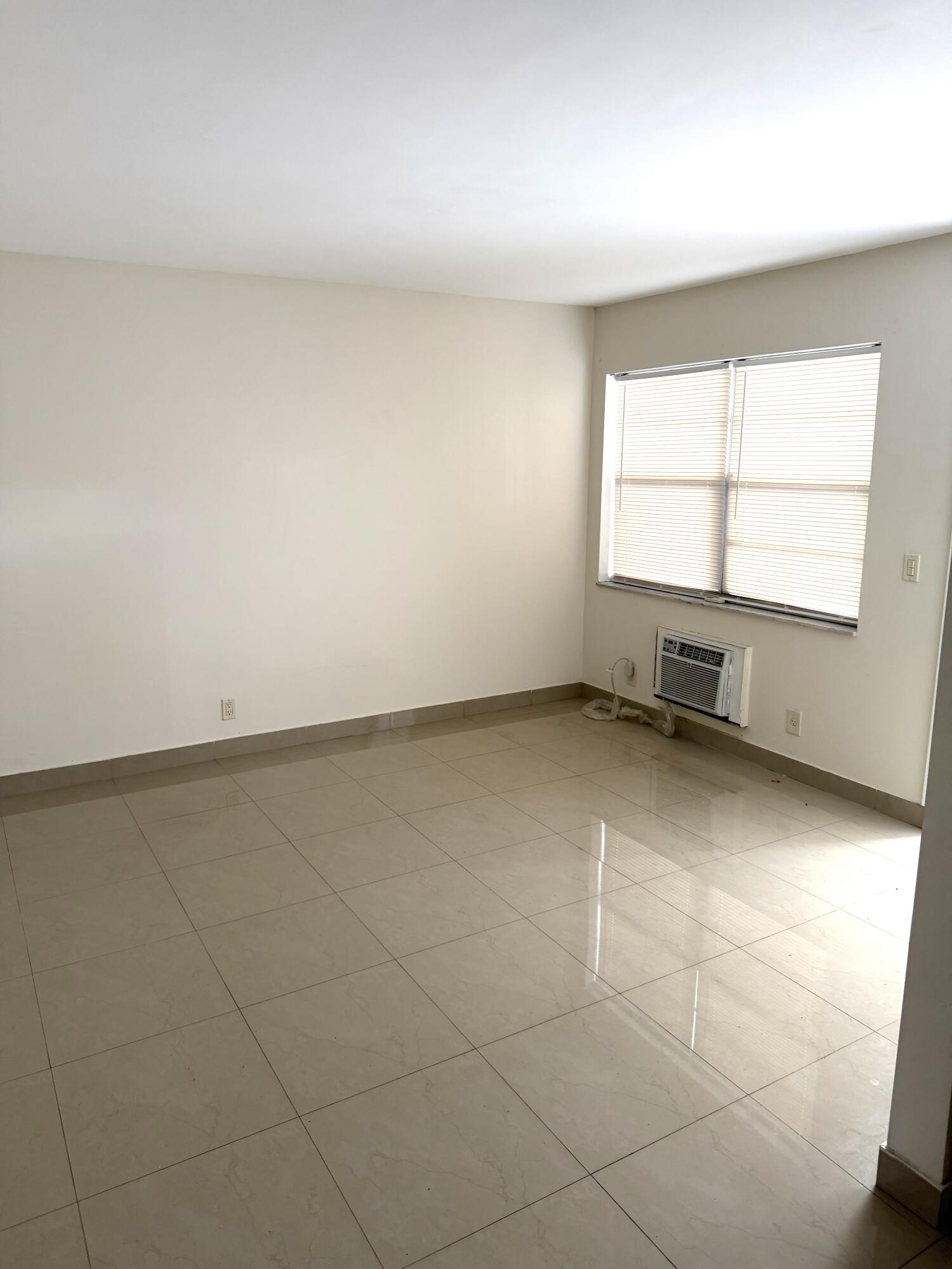1111 N Federal Highway 1