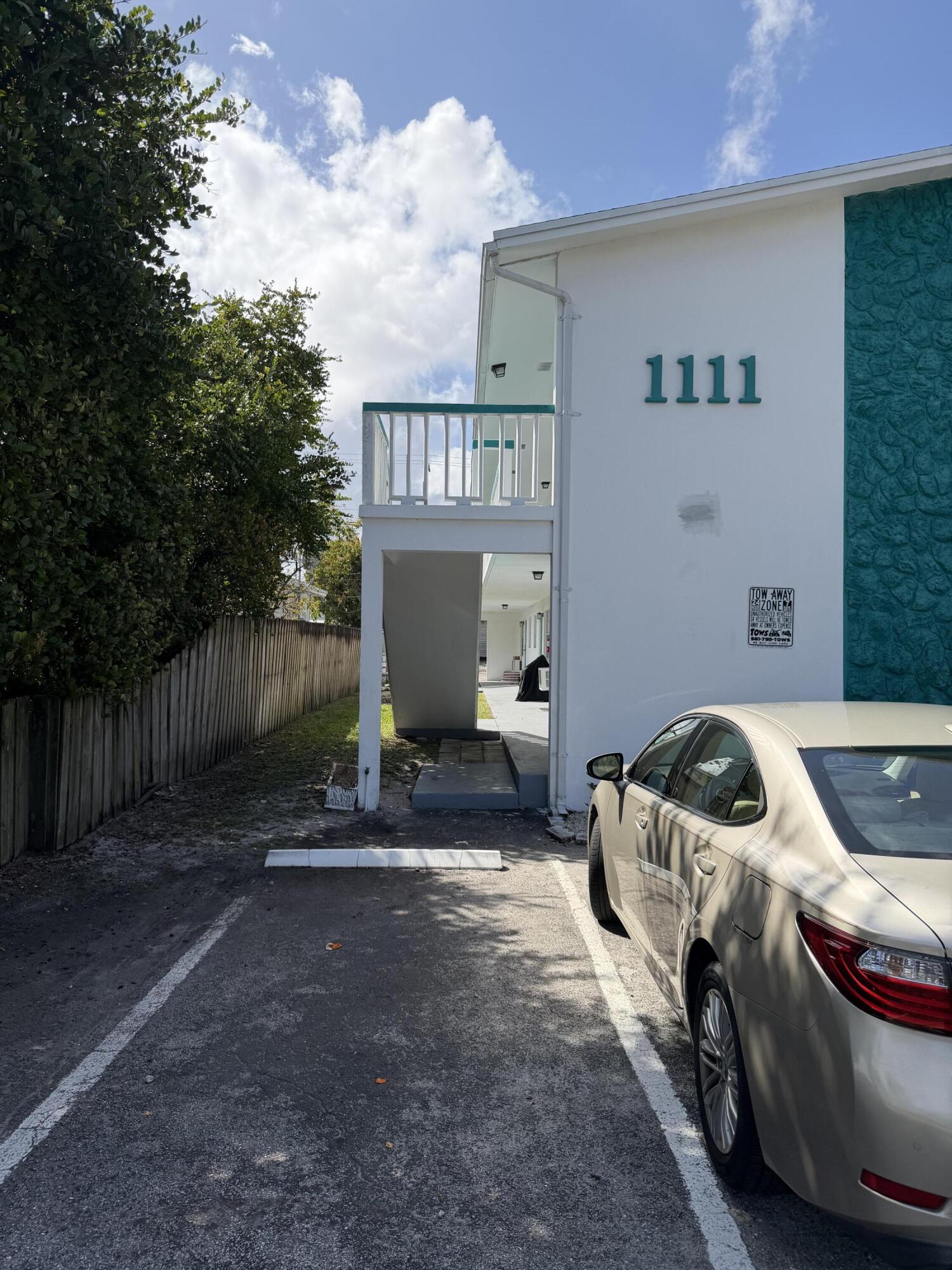 1111 N Federal Highway 1