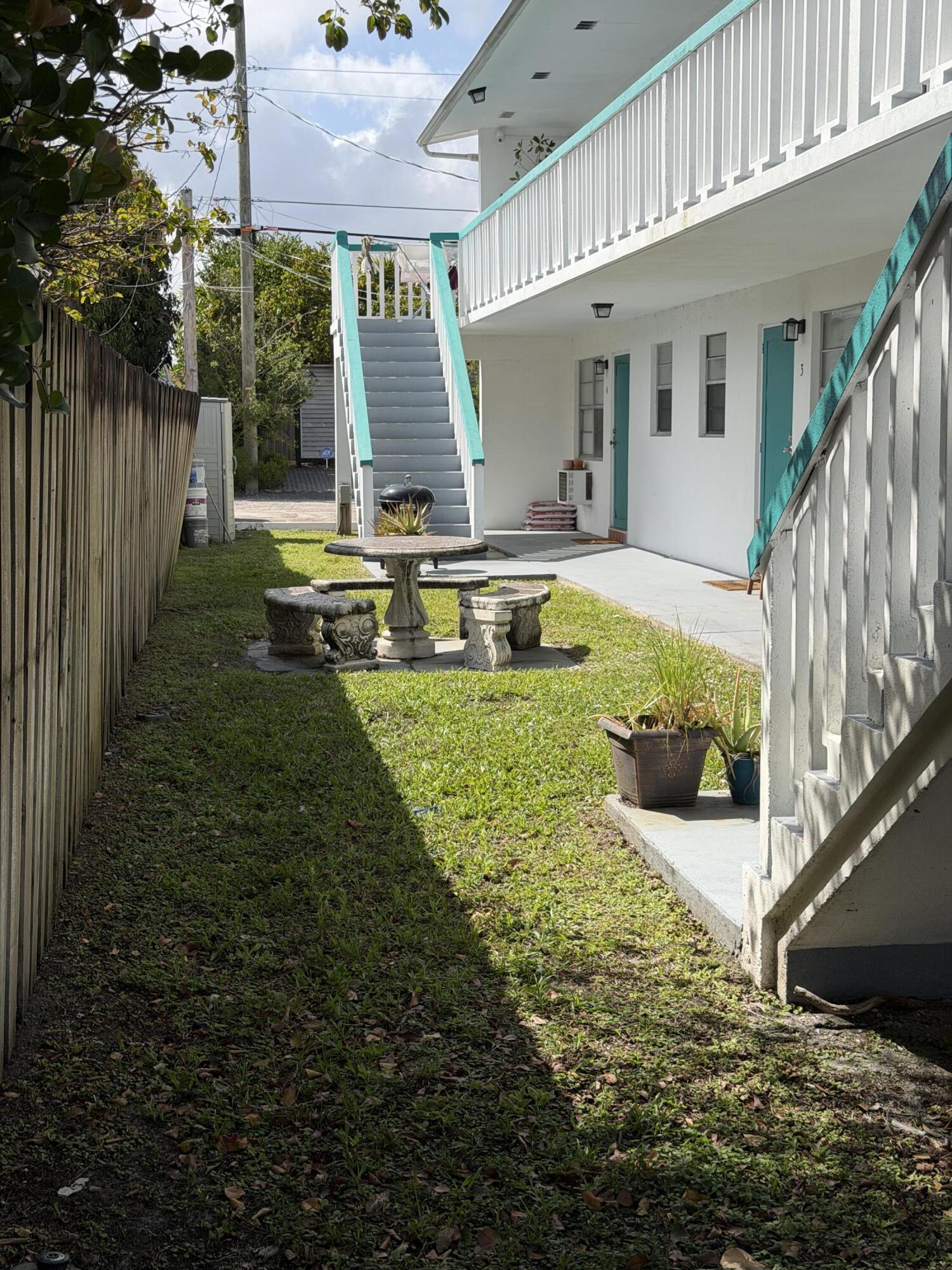 1111 N Federal Highway 1