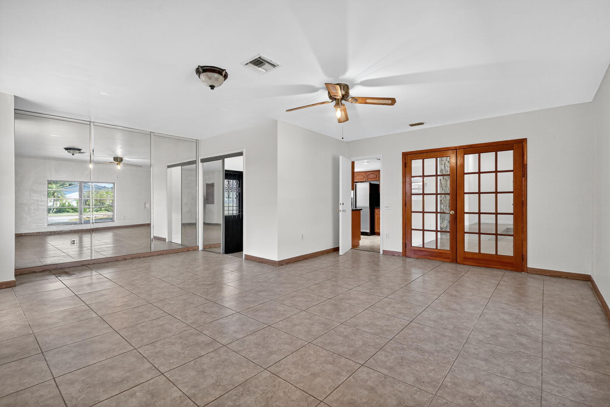 19811 W Oakmont Drive