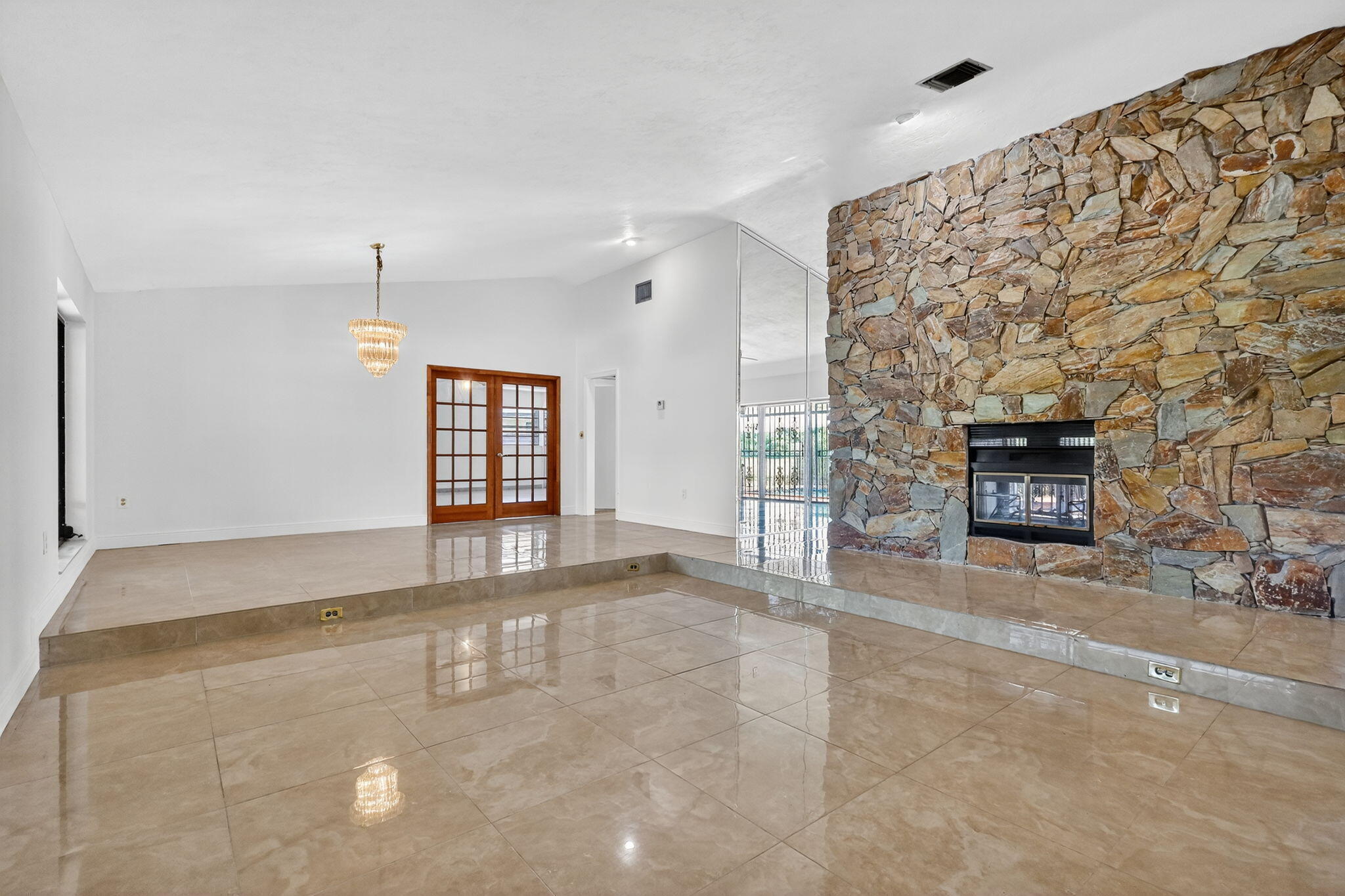 19811 W Oakmont Drive