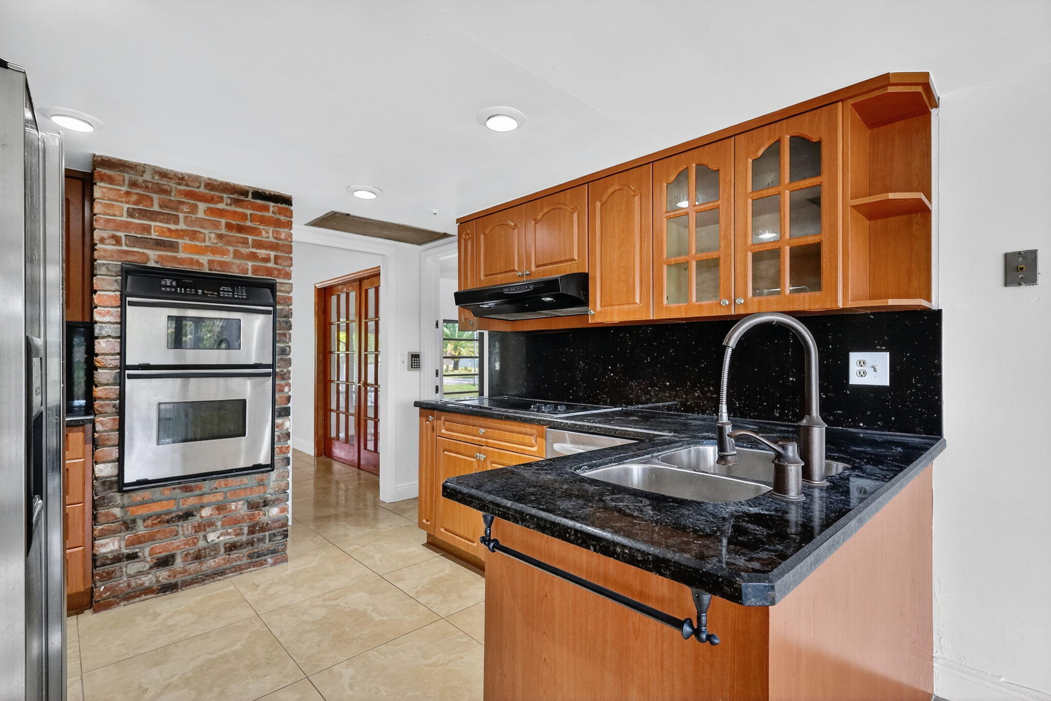 19811 W Oakmont Drive