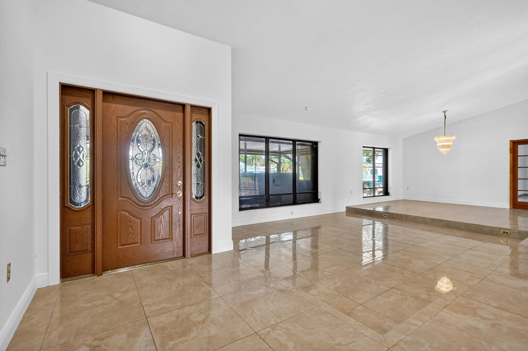 19811 W Oakmont Drive