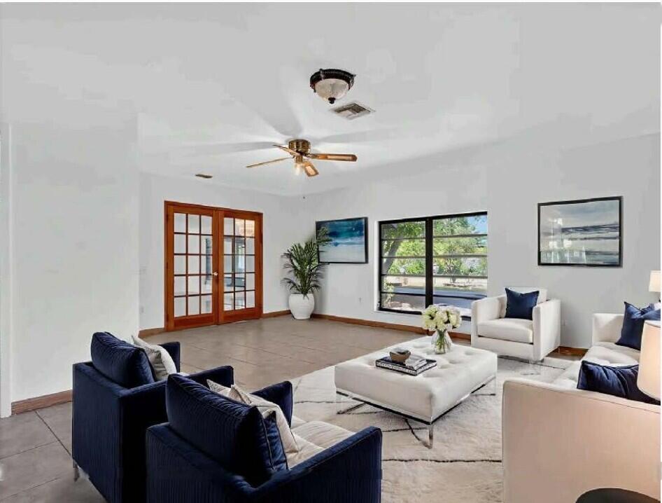 19811 W Oakmont Drive