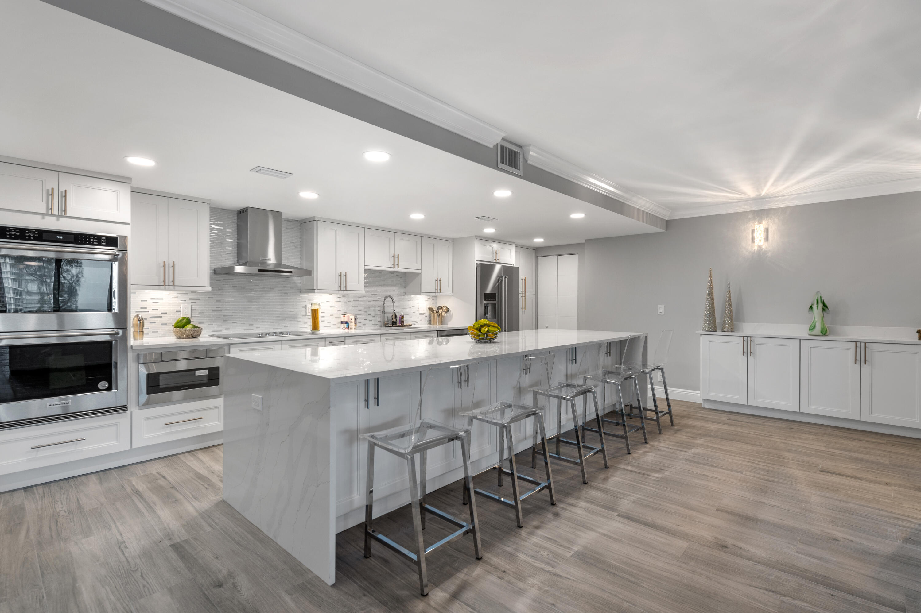 777 NE Bayshore Drive 705