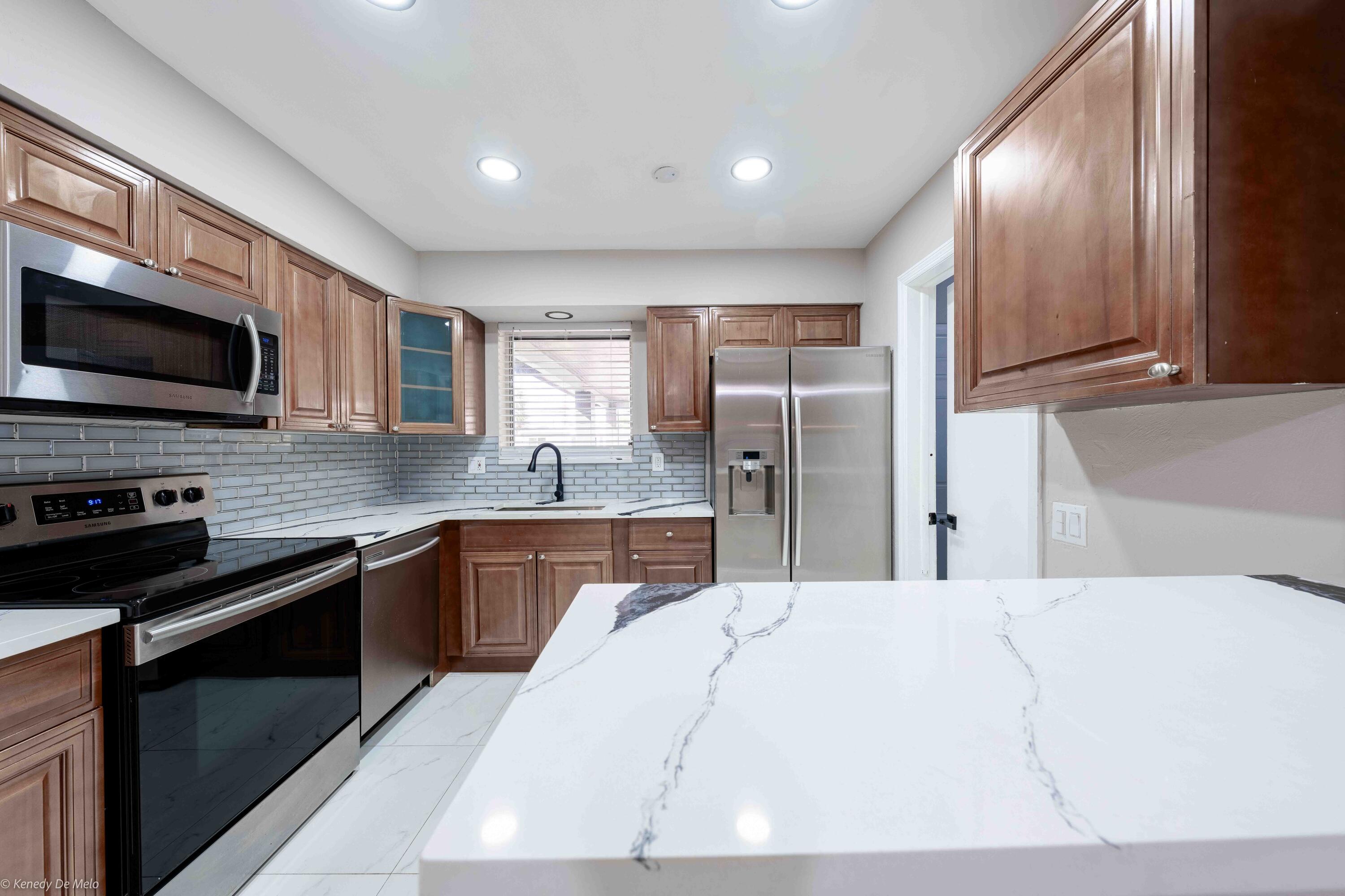 120 SW 29th Terrace