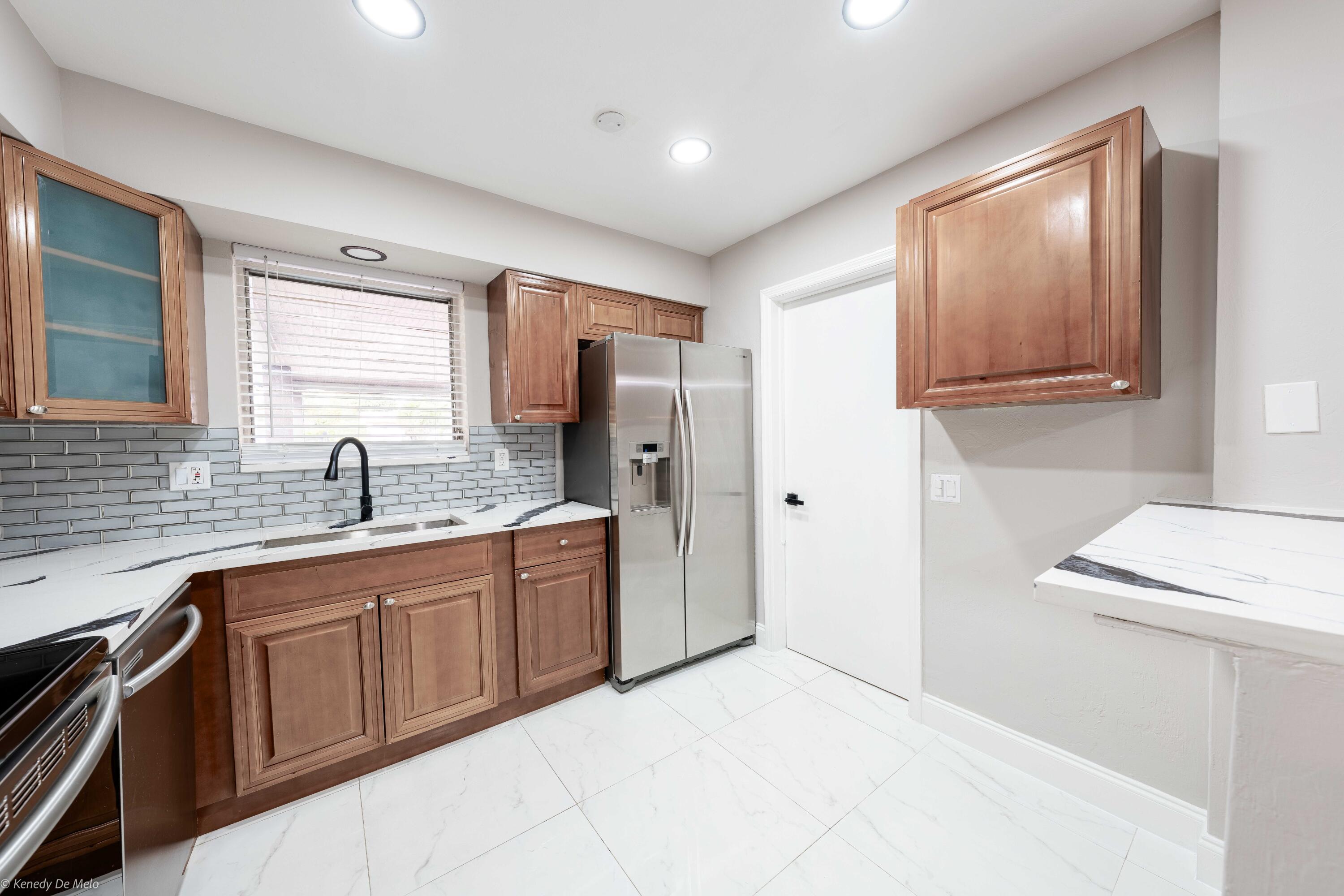 120 SW 29th Terrace