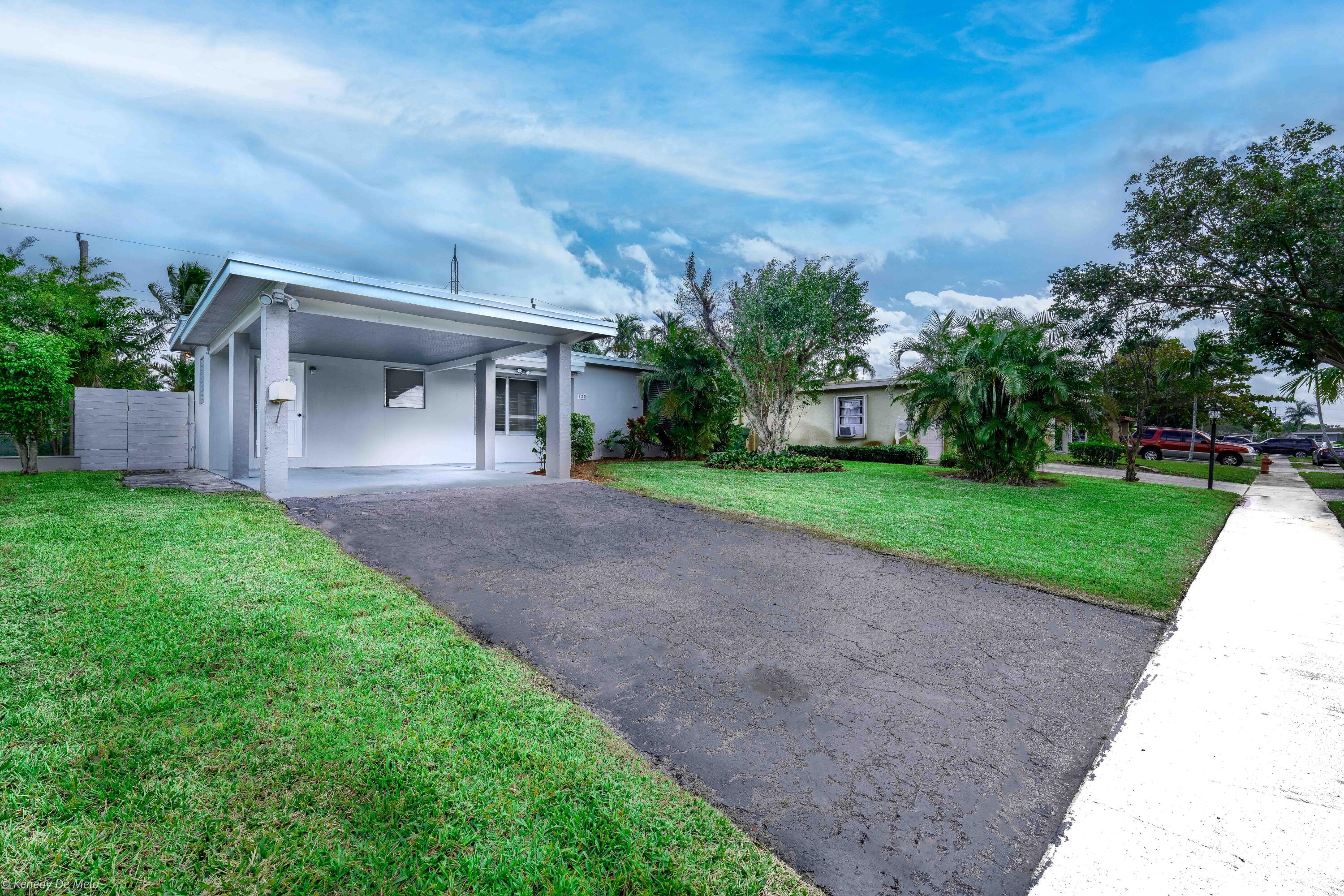 120 SW 29th Terrace