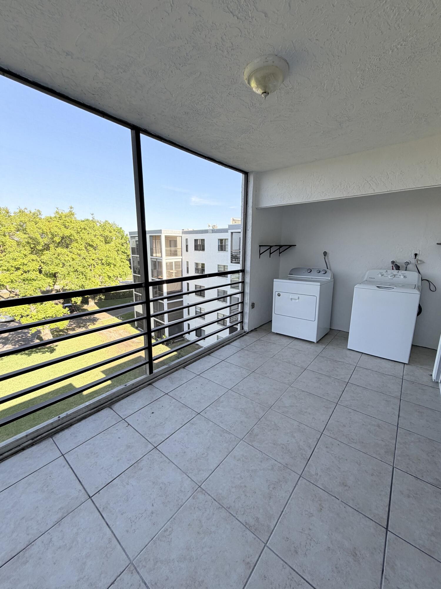 9235 SW 8th Street 512