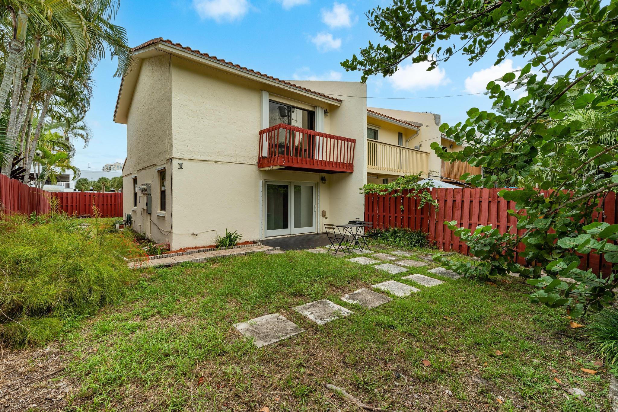 2530 NE 9th Street 1