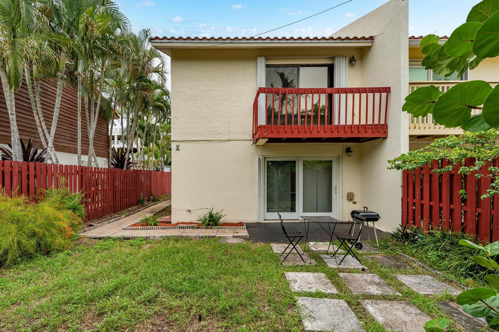 2530 NE 9th Street 1