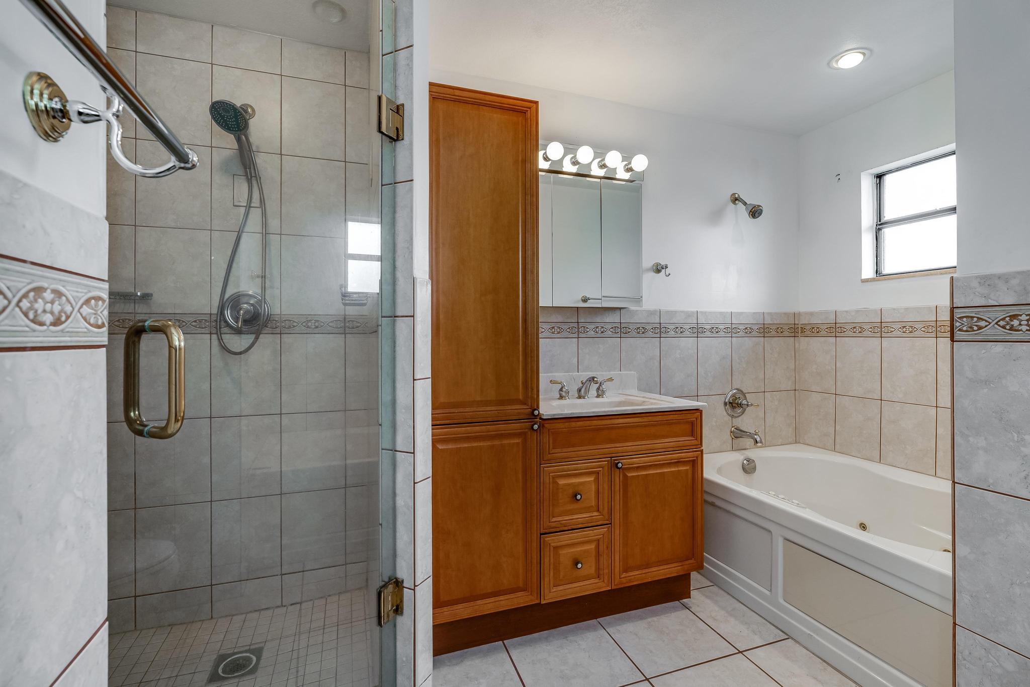 2530 NE 9th Street 1