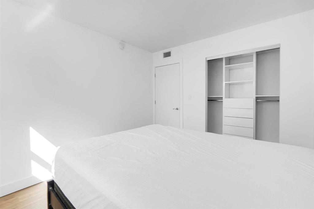 1439 S Ocean Boulevard 215, Lauderdale-By-The-Sea Unit: 215