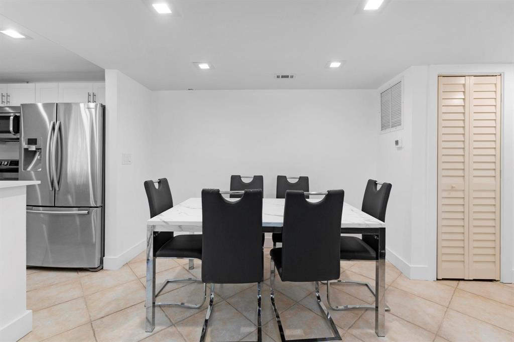 1439 S Ocean Boulevard 215, Lauderdale-By-The-Sea Unit: 215