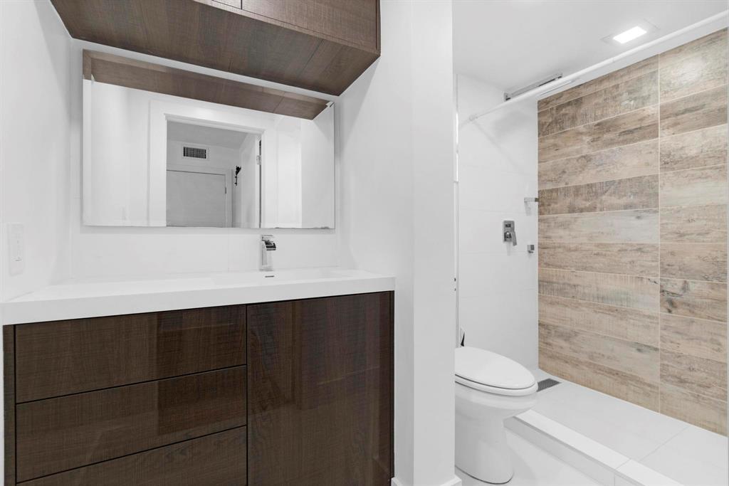 1439 S Ocean Boulevard 215, Lauderdale-By-The-Sea Unit: 215