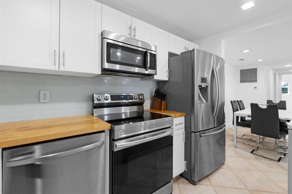 1439 S Ocean Boulevard 215, Lauderdale-By-The-Sea Unit: 215