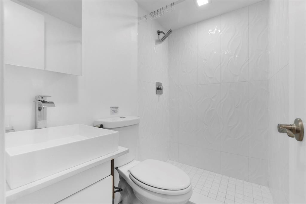 1439 S Ocean Boulevard 215, Lauderdale-By-The-Sea Unit: 215