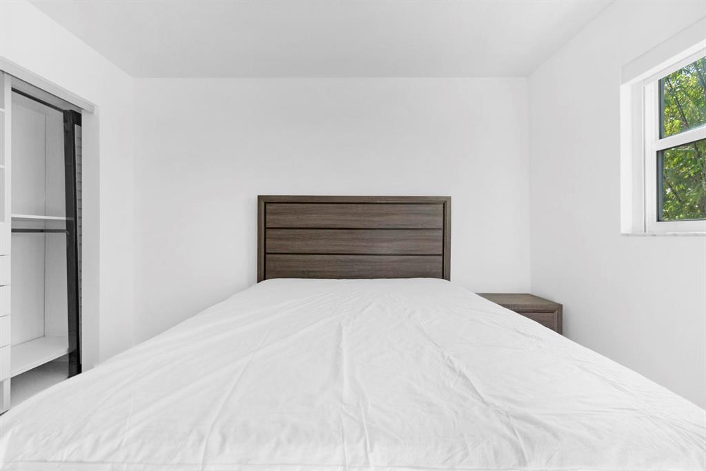 1439 S Ocean Boulevard 215, Lauderdale-By-The-Sea Unit: 215