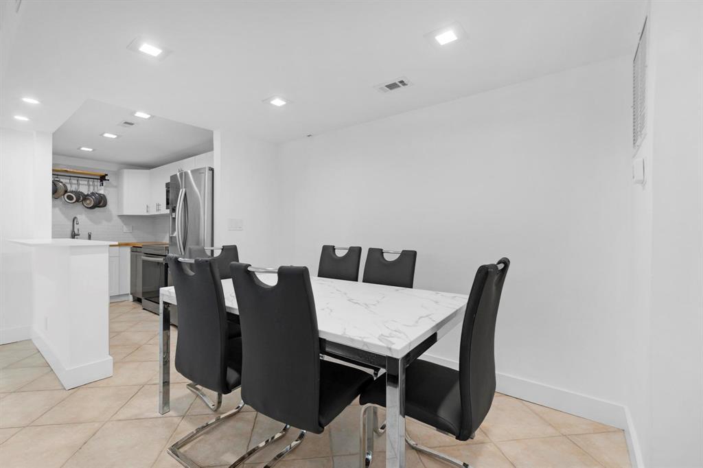 1439 S Ocean Boulevard 215, Lauderdale-By-The-Sea Unit: 215