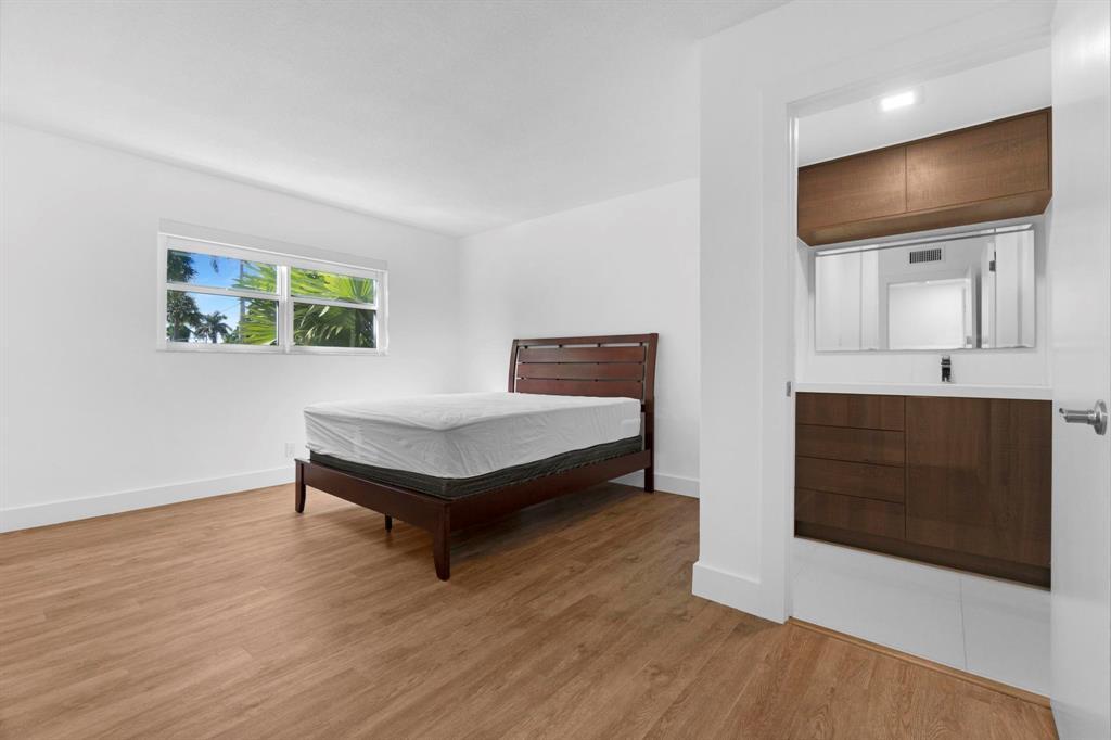 1439 S Ocean Boulevard 215, Lauderdale-By-The-Sea Unit: 215