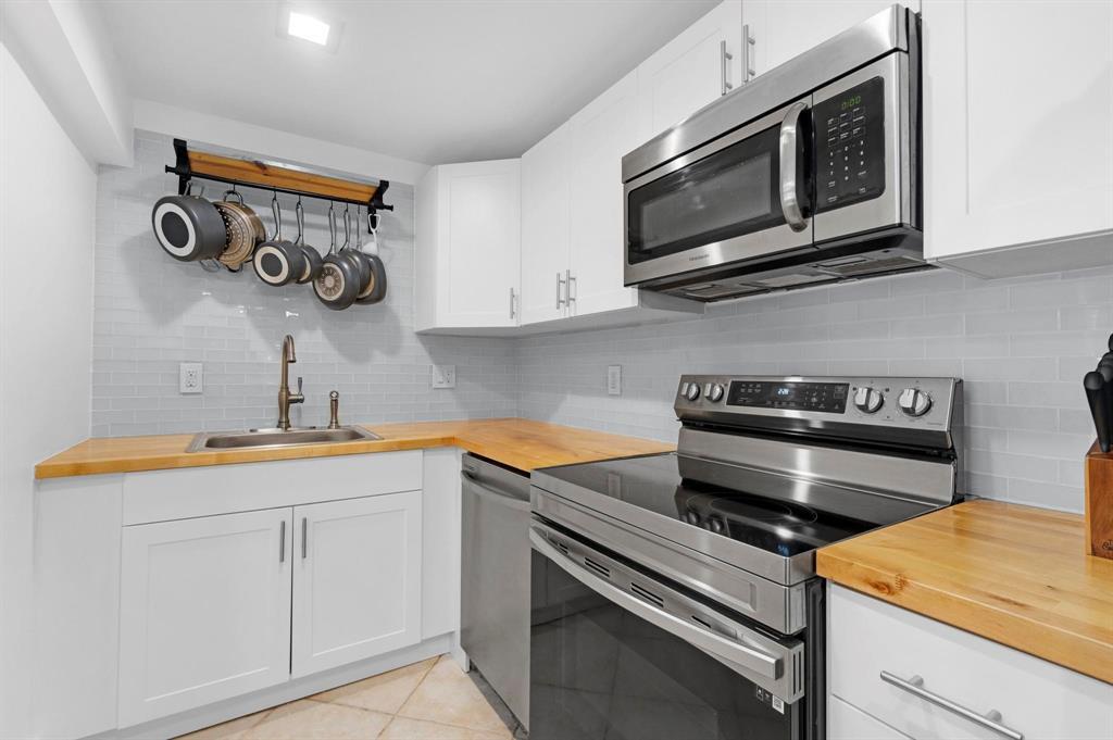 1439 S Ocean Boulevard 215, Lauderdale-By-The-Sea Unit: 215