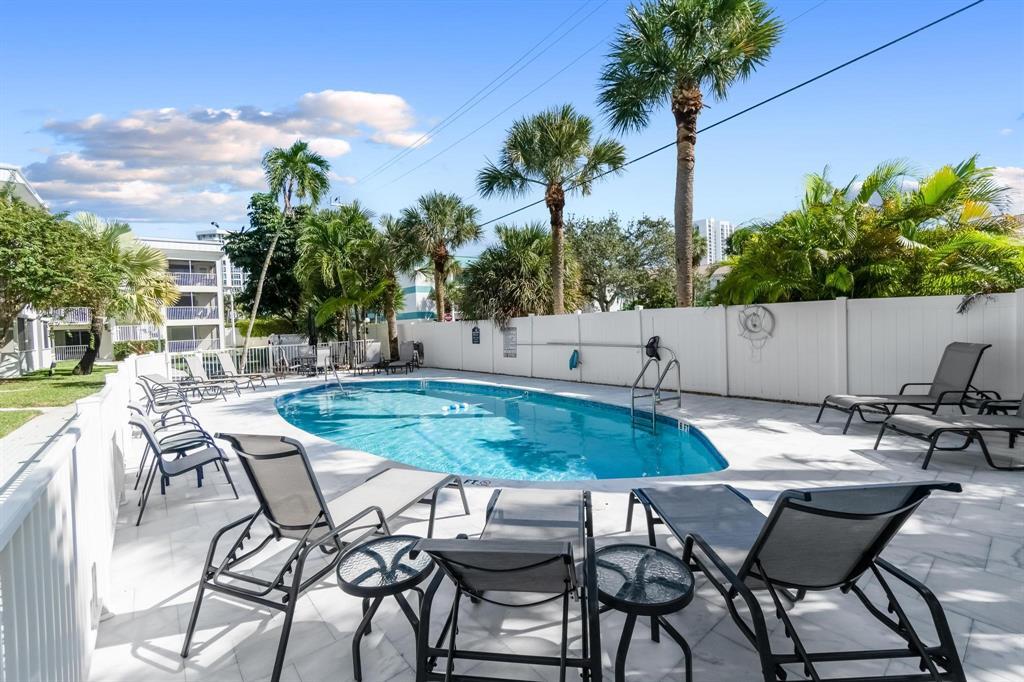 1439 S Ocean Boulevard 215, Lauderdale-By-The-Sea Unit: 215