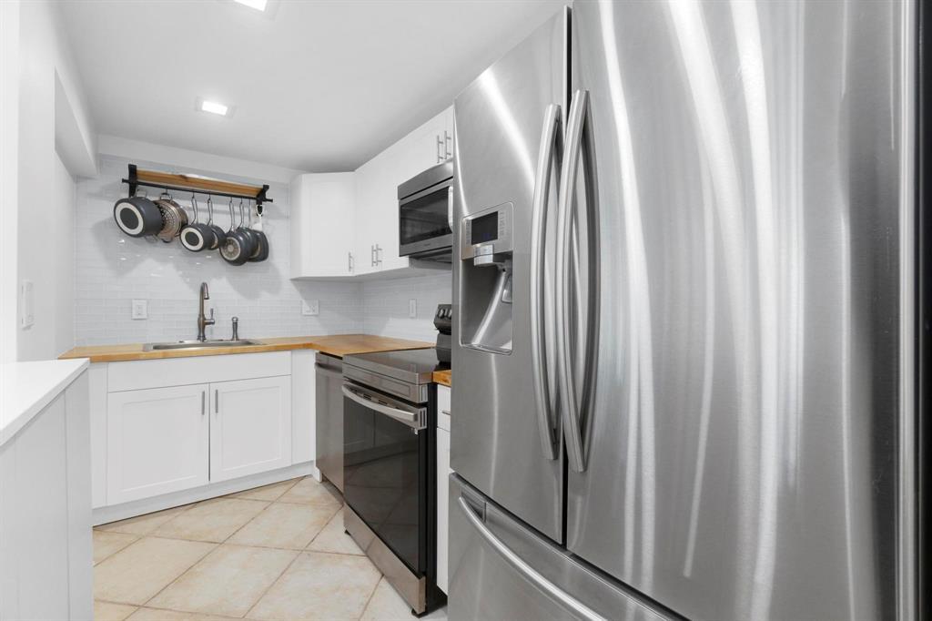 1439 S Ocean Boulevard 215, Lauderdale-By-The-Sea Unit: 215