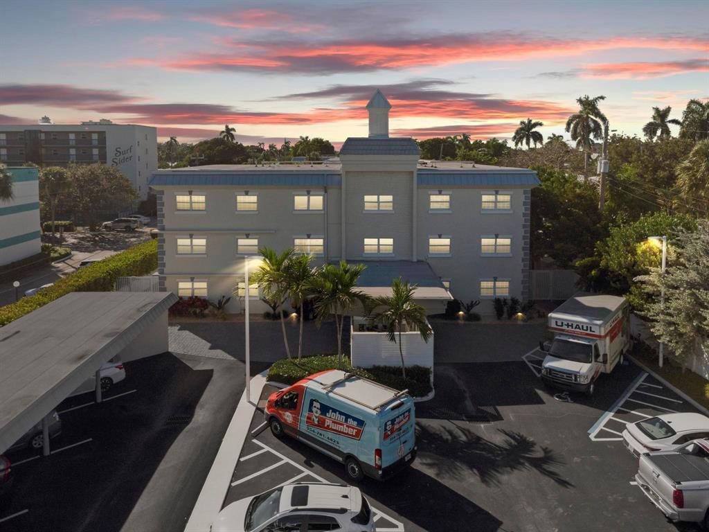 1439 S Ocean Boulevard 215, Lauderdale-By-The-Sea Unit: 215