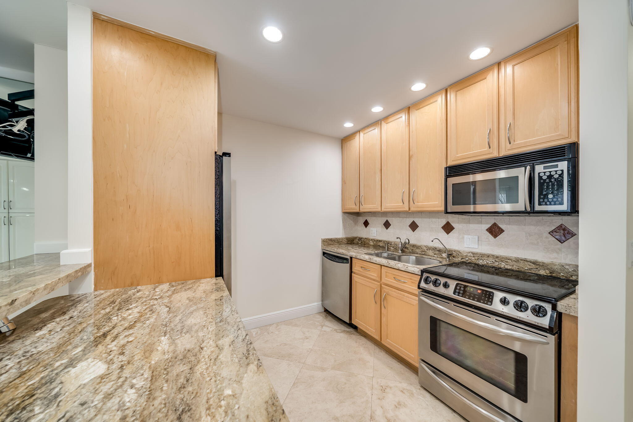 405 N Ocean Boulevard 122