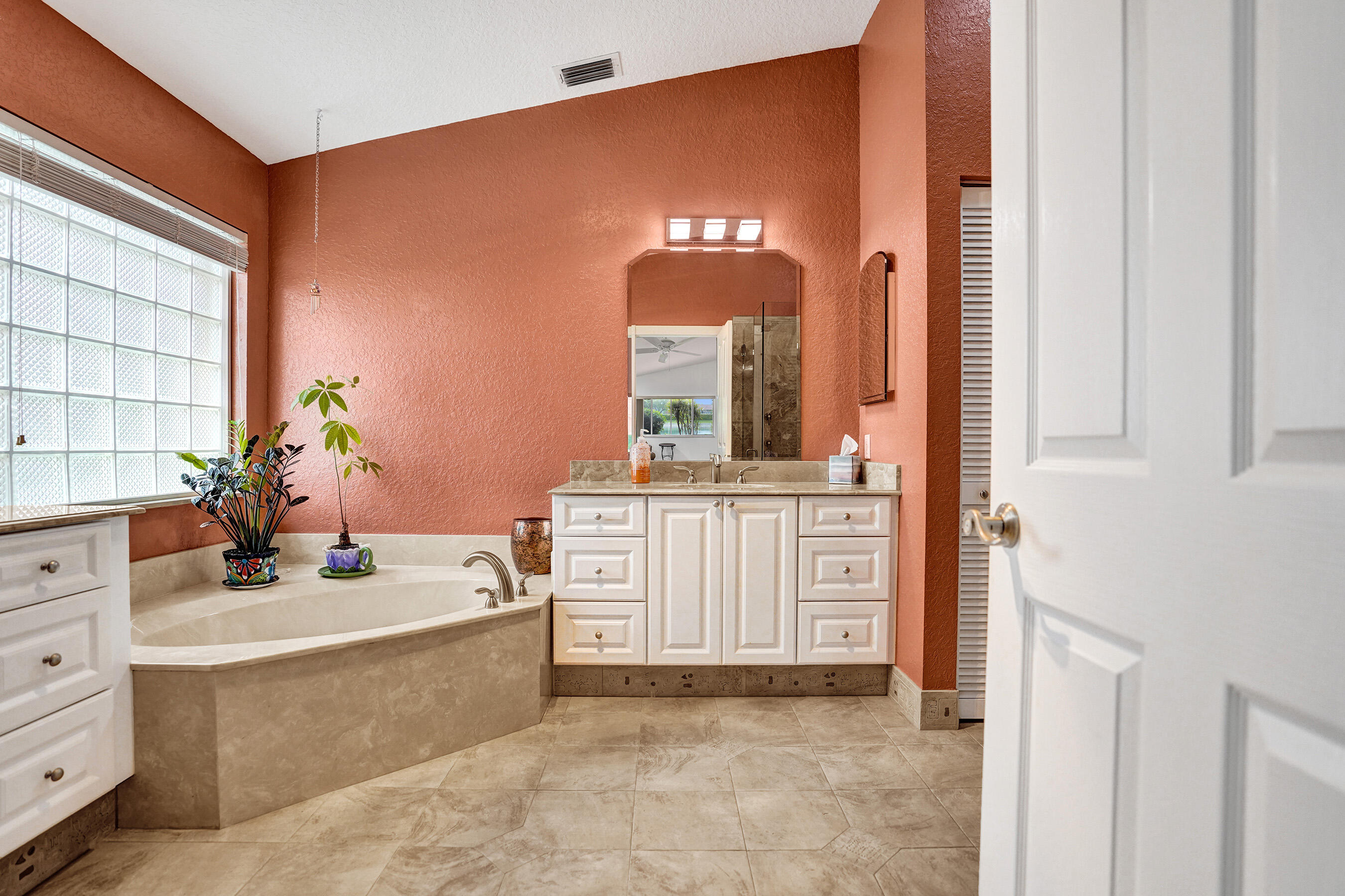 600 NW 45th Avenue