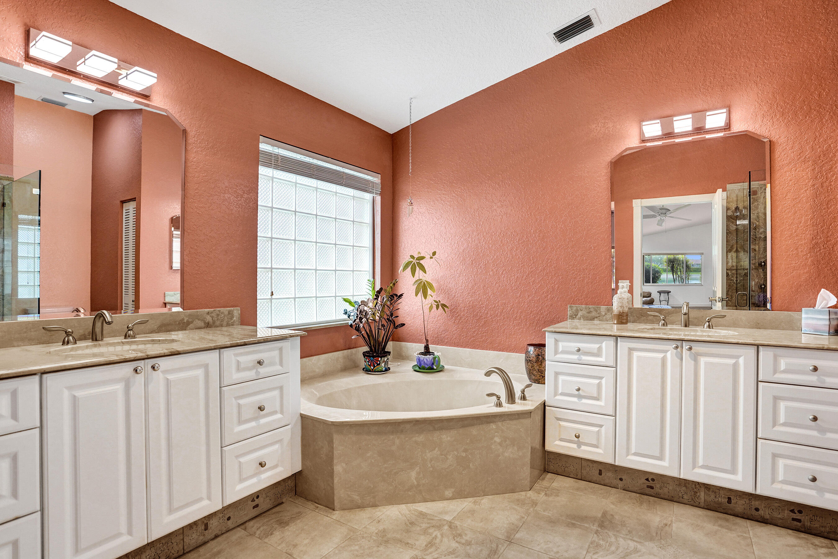 600 NW 45th Avenue