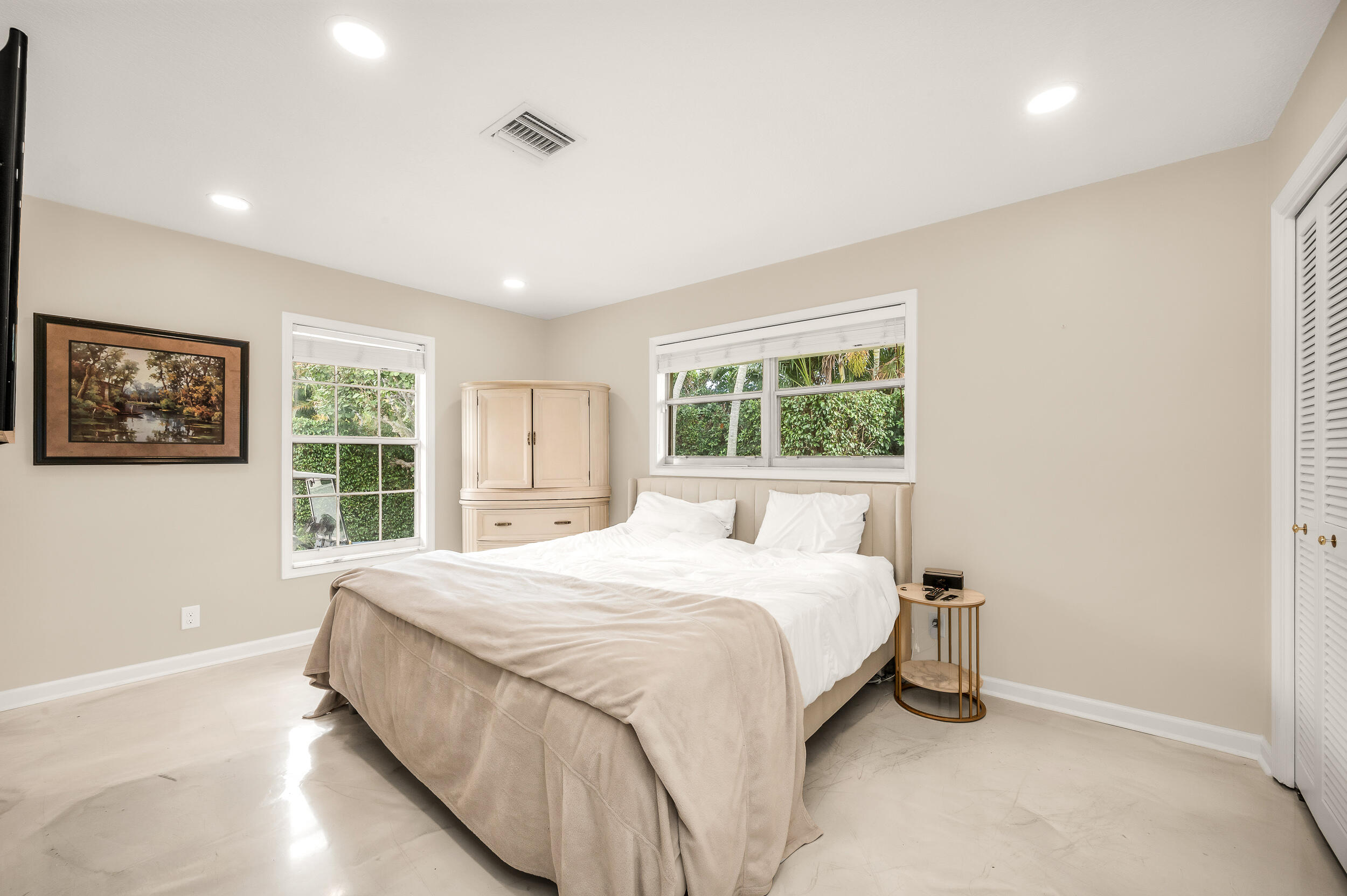 280 Tradewind Drive