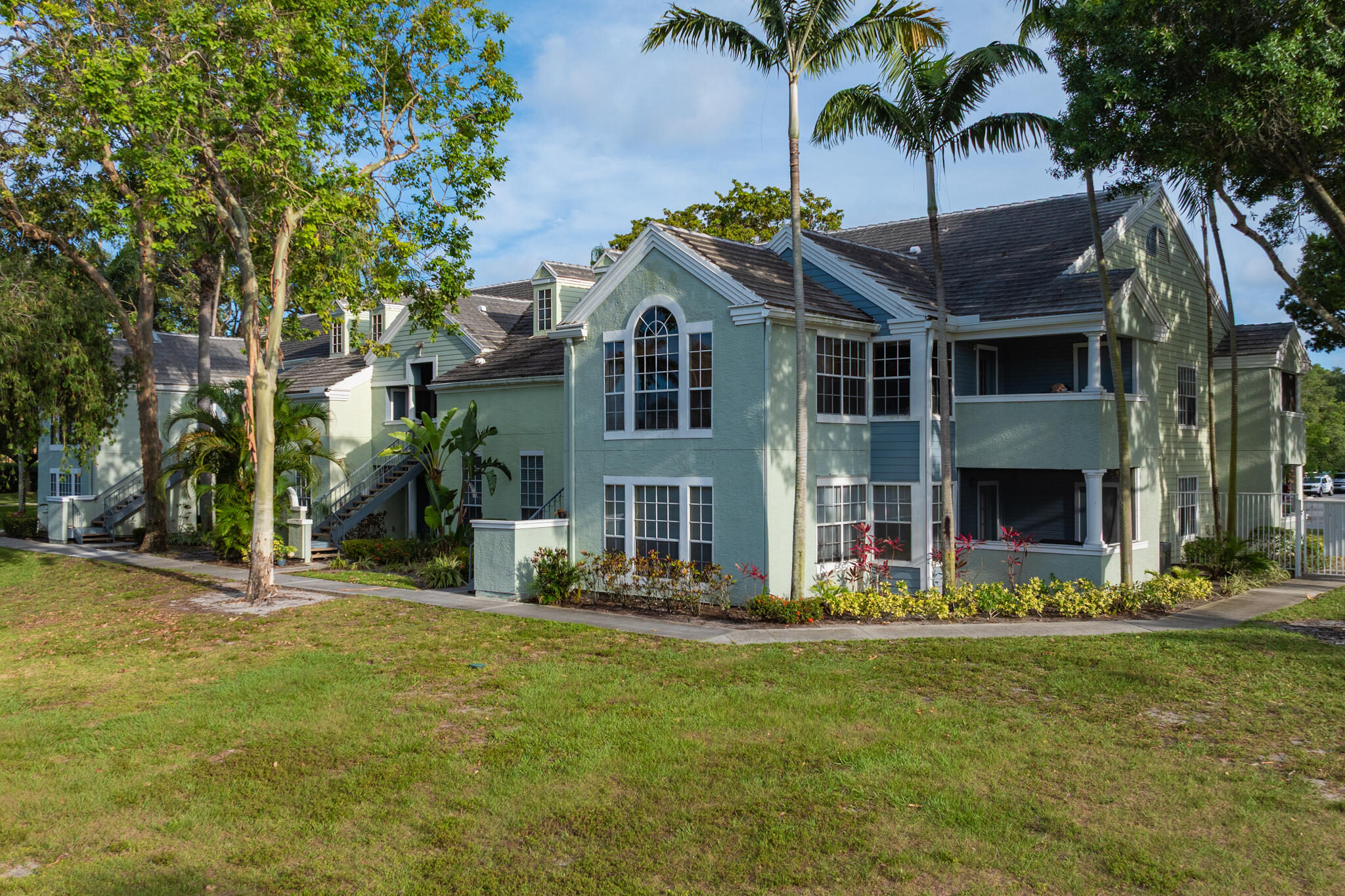 1000 Crystal Way L