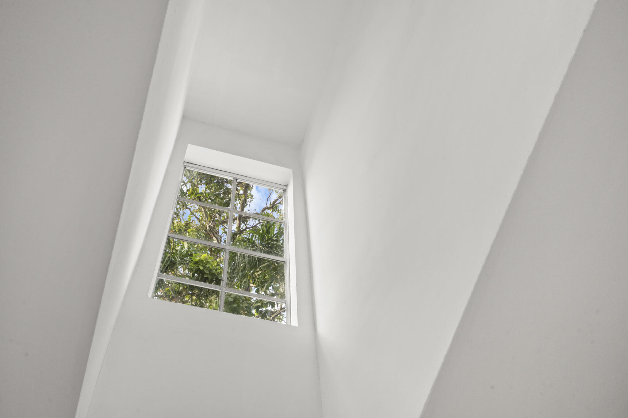 1000 Crystal Way L
