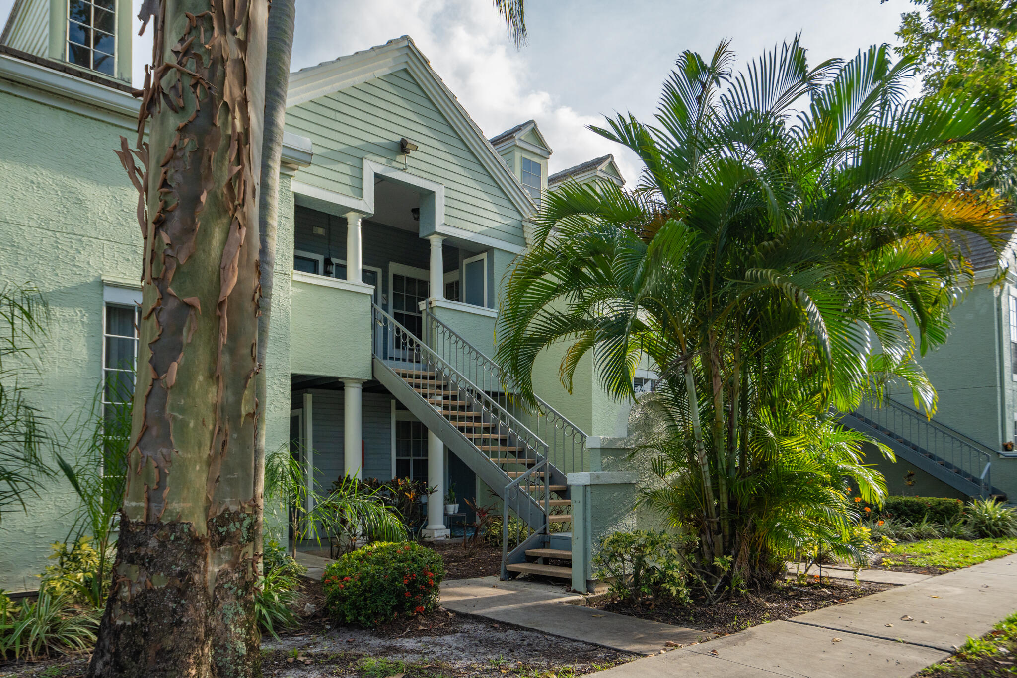 1000 Crystal Way L