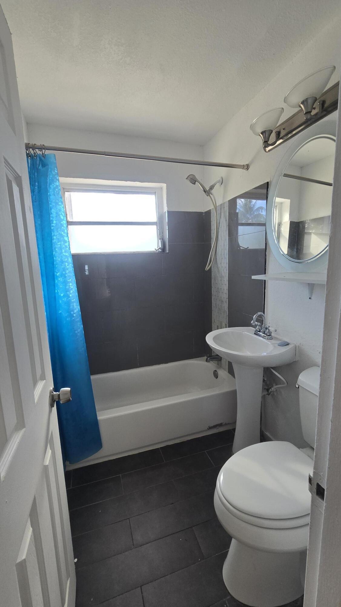 1512 NE 28th Street