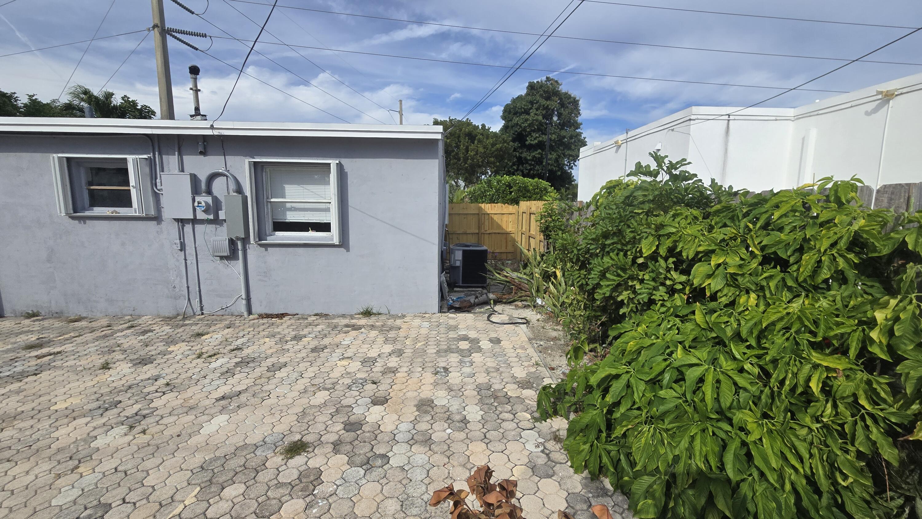 1512 NE 28th Street