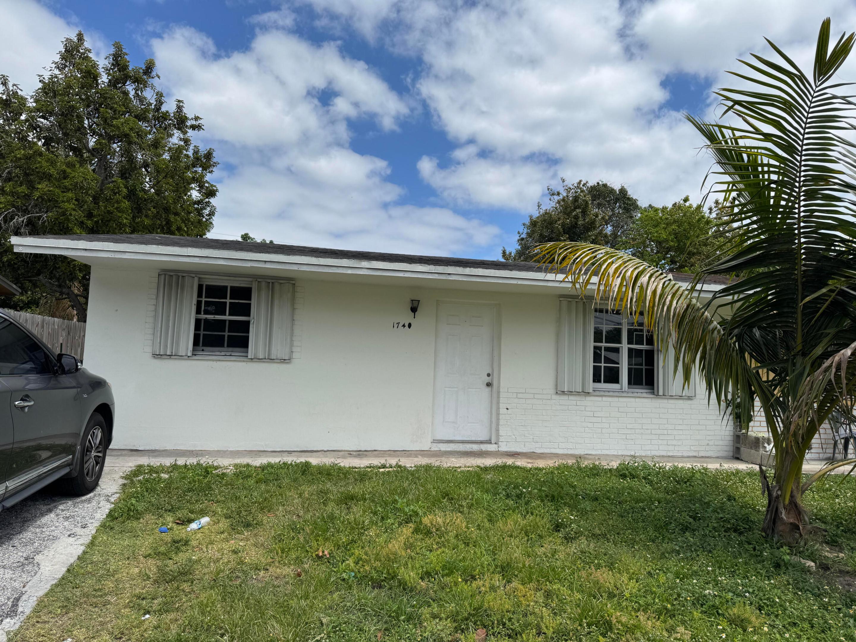 1740 SW 70th Way