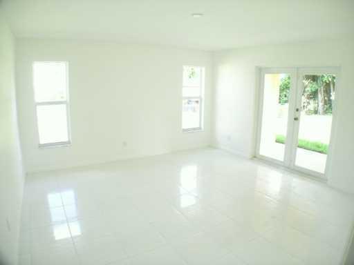 4879 Lincoln Road