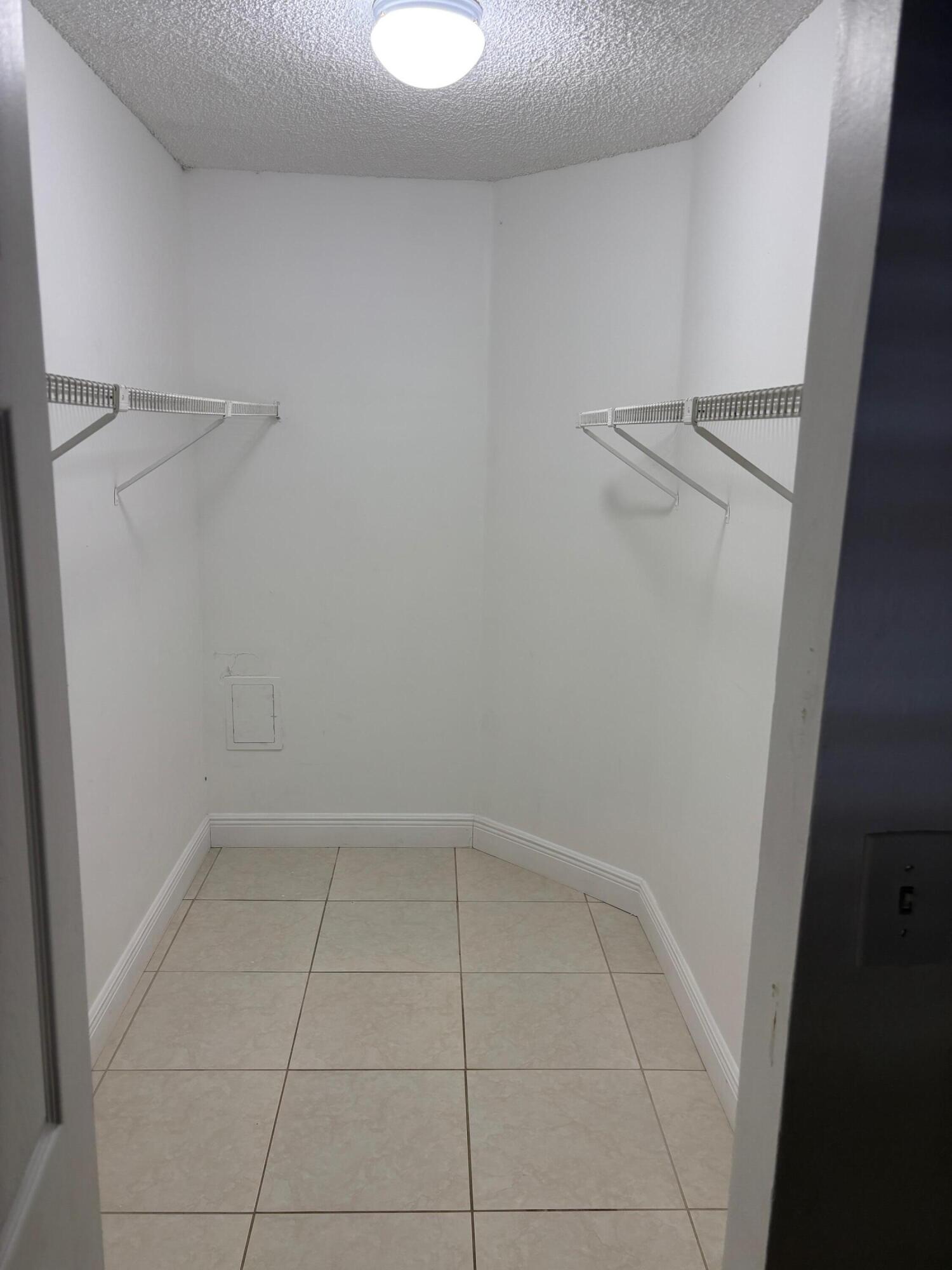811 Lyons Road 20203