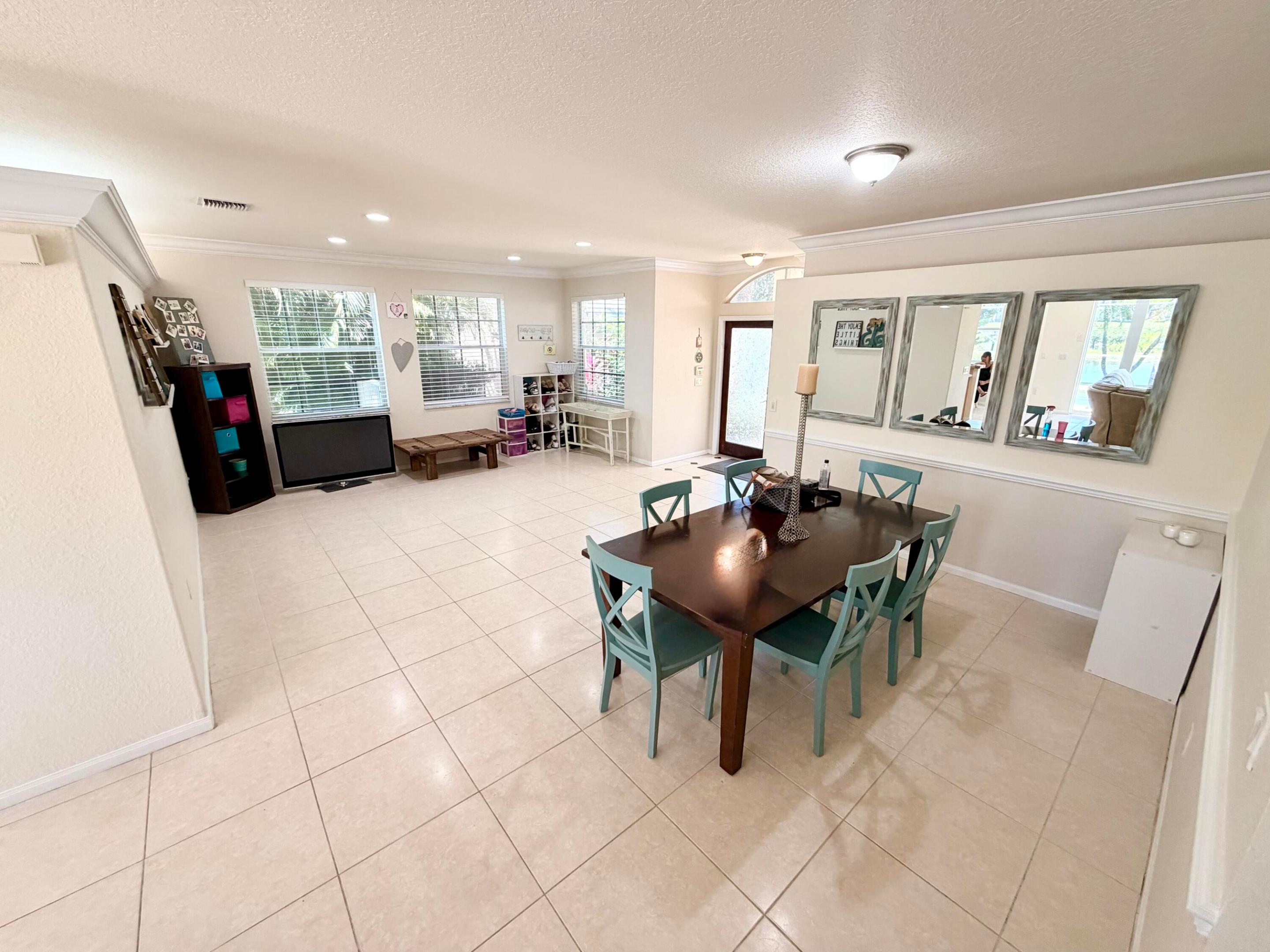7762 Oak Grove Circle