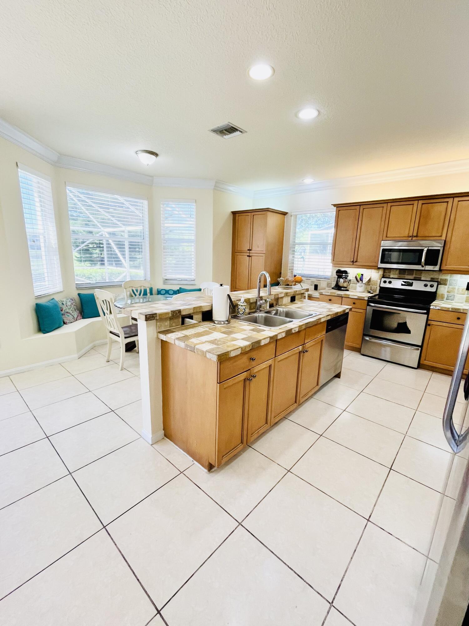 7762 Oak Grove Circle