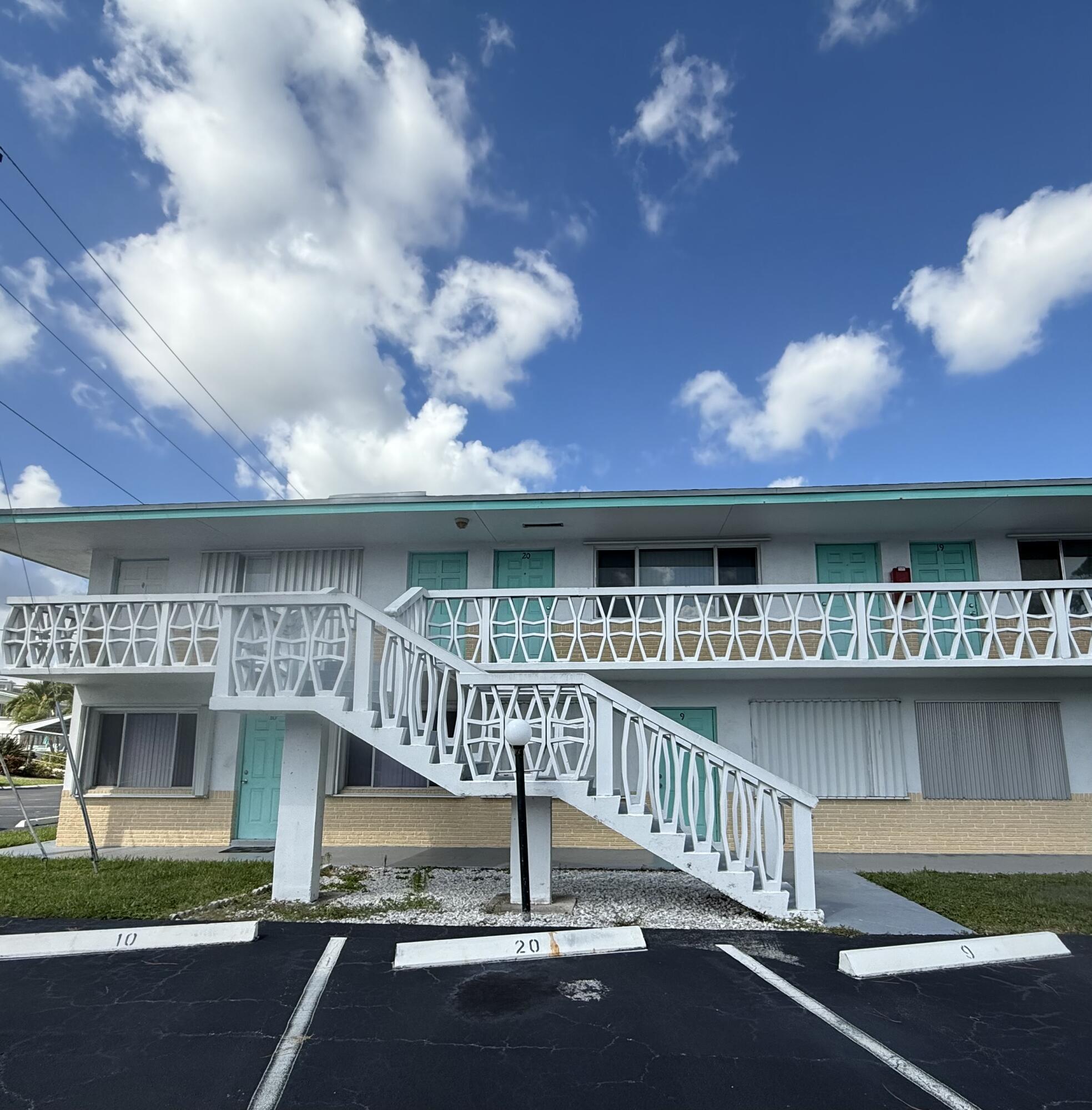 2102 Lake Osborne Drive 20