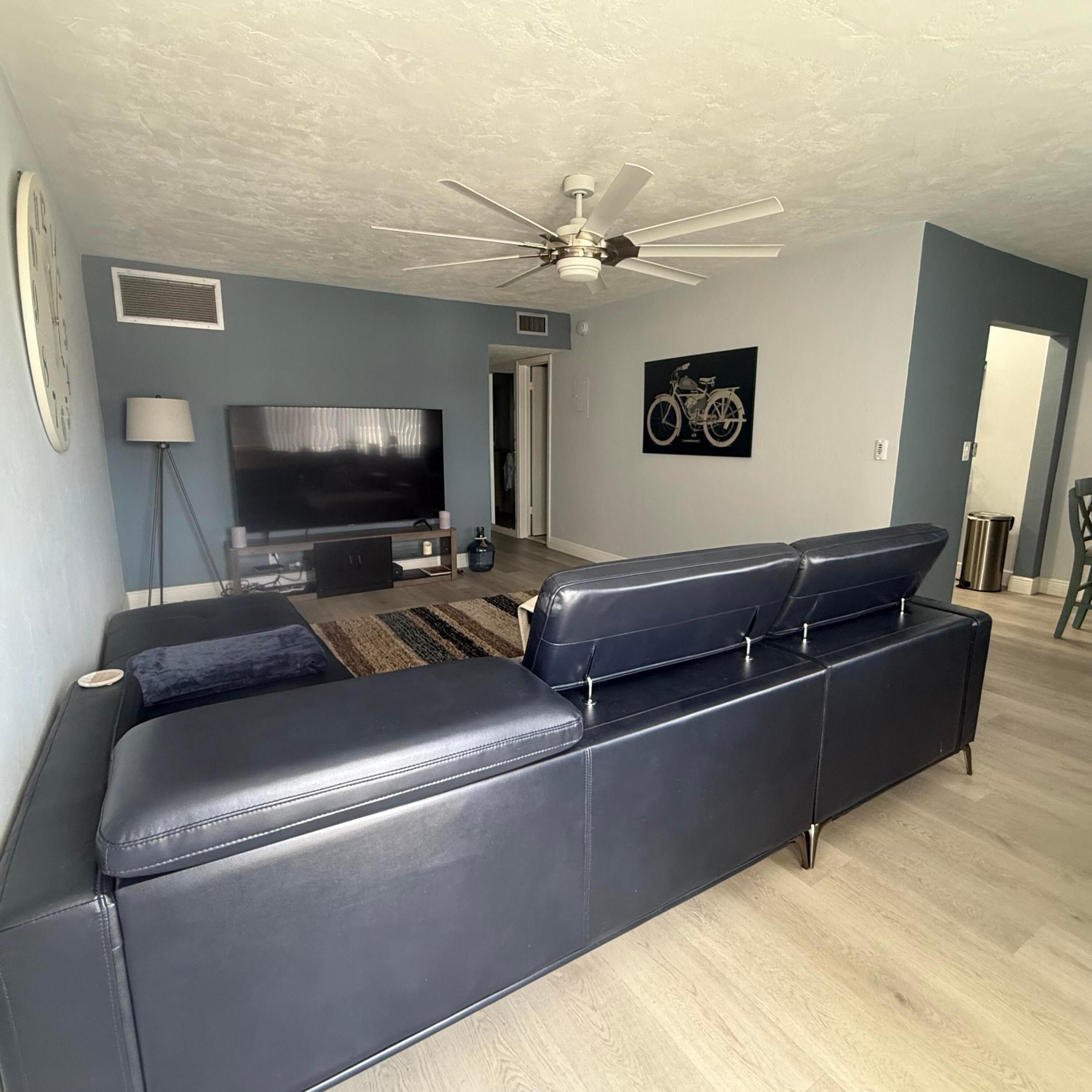 2102 Lake Osborne Drive 20