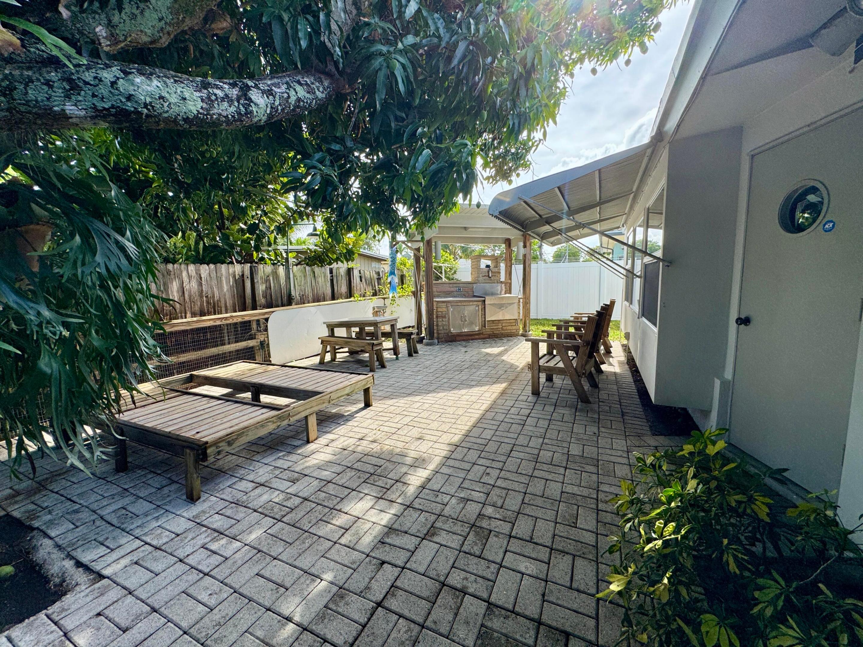 2560 NE 20th Street