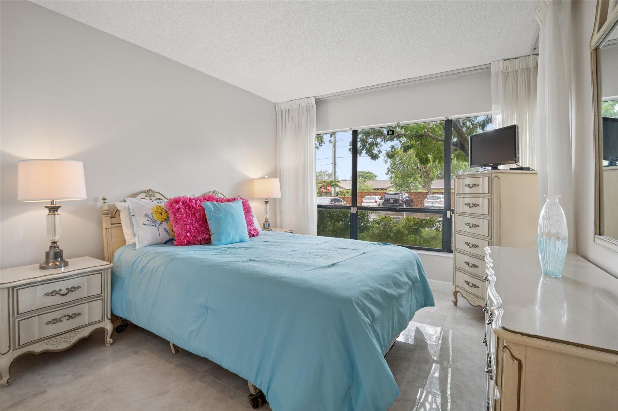 2307 SW 15th Street SW 1