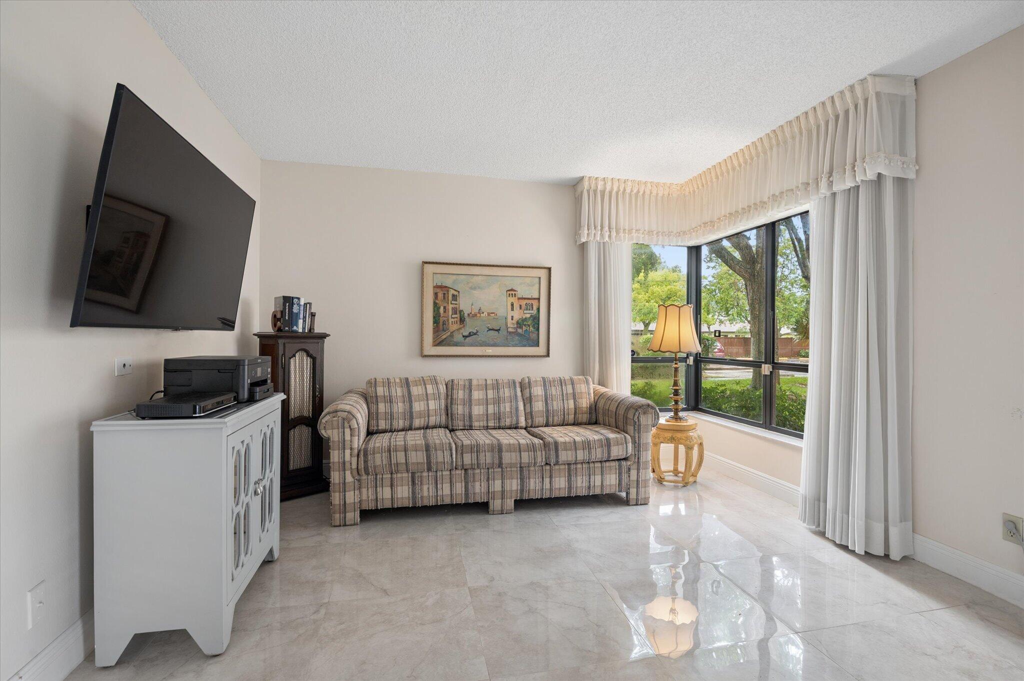 2307 SW 15th Street SW 1