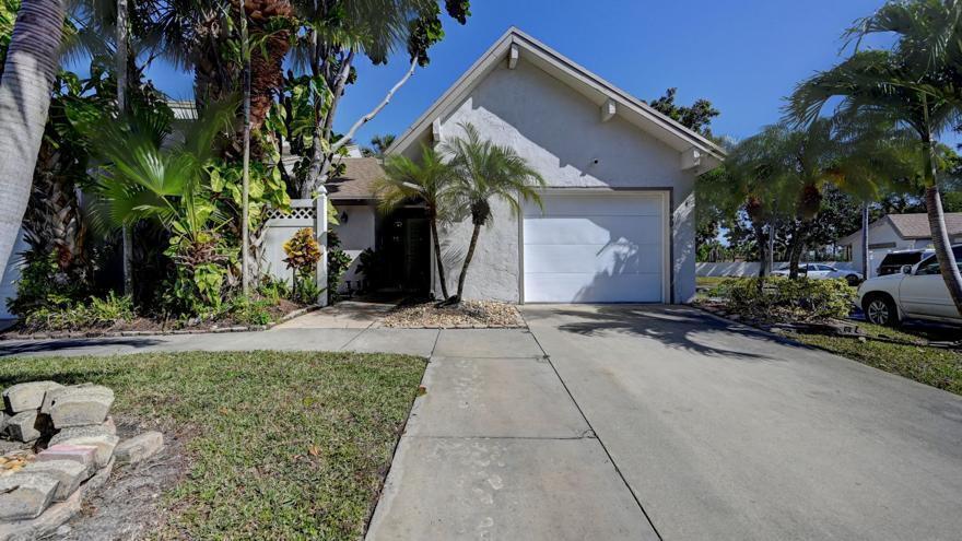 6660 Canary Palm Circle